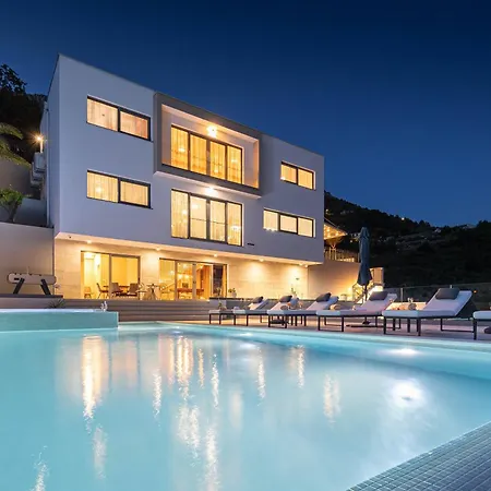 Rivendell Excelsior - Casino, Cinema, Tennis Villa *