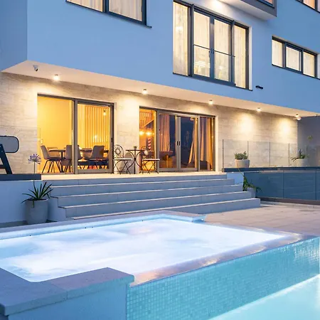 Rivendell Excelsior - Casino, Cinema, Tennis Villa *