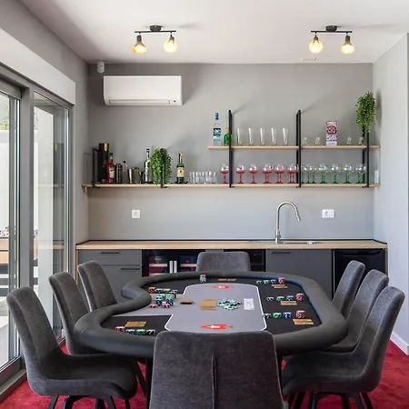 Rivendell Excelsior - Casino, Cinema, Tennis * Solin