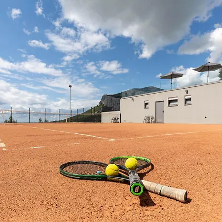 Willa Tennis, Cinema & Casino - Villa Rivendell Excelsior *