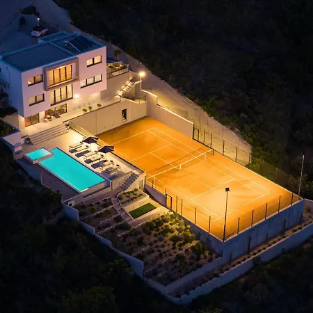 Tennis, Cinema & Casino - Villa Rivendell Excelsior Willa Solin