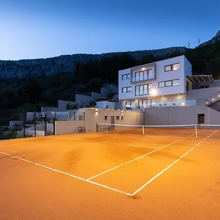 Tennis, Cinema & Casino - Villa Rivendell Excelsior