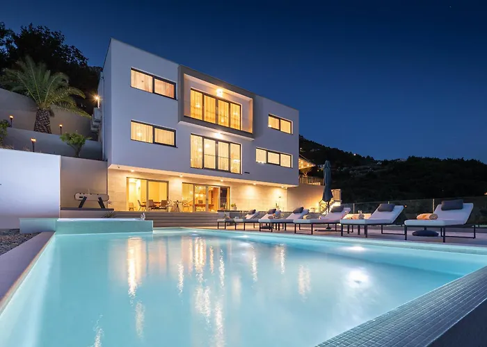 Rivendell Excelsior - Casino, Cinema, Tennis Villa *