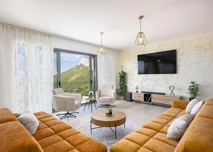 Rivendell Excelsior - Casino, Cinema, Tennis Villa Solin