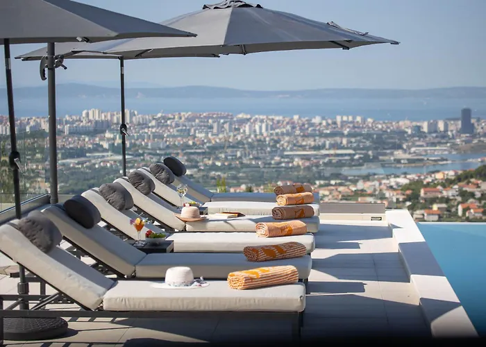 Rivendell Excelsior - Casino, Cinema, Tennis Villa Solin