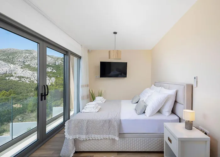 Rivendell Excelsior - Casino, Cinema, Tennis * Solin