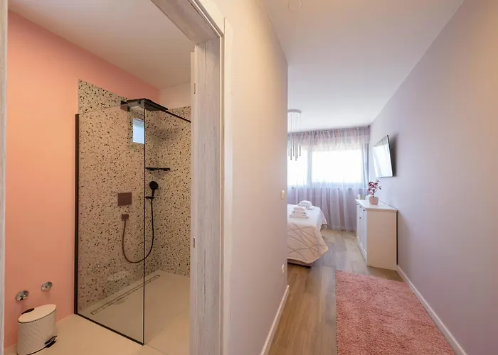 Rivendell Excelsior - Casino, Cinema, Tennis Villa *