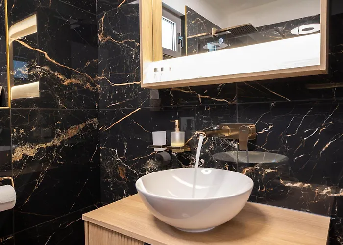 Rivendell Excelsior - Casino, Cinema, Tennis Villa