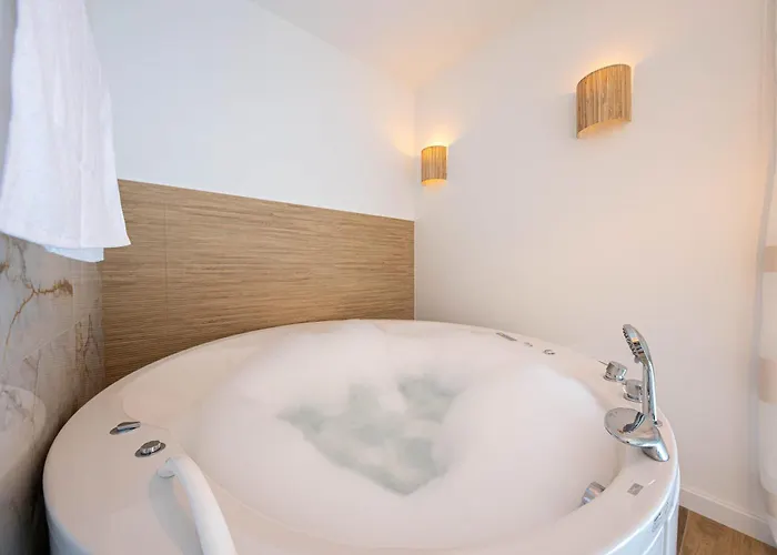 Villa Rivendell Excelsior - Casino, Cinema, Tennis *