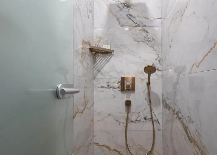 Rivendell Excelsior - Casino, Cinema, Tennis Villa Solin